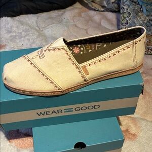 Women's Cream Slip-On Shoes